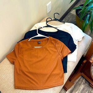 Women’s 3 piece crop t-shirt set. Size XL, fits like a snug size 8